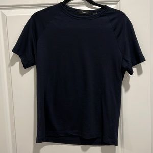 Theory round neck t-shirt S